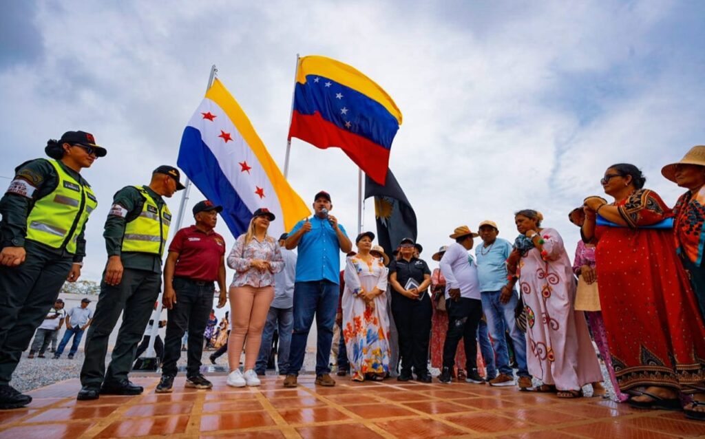 Educación wayuu en Zulia: Luis Caldera Entrega 3 Nuevas Escuelas Fronterizas