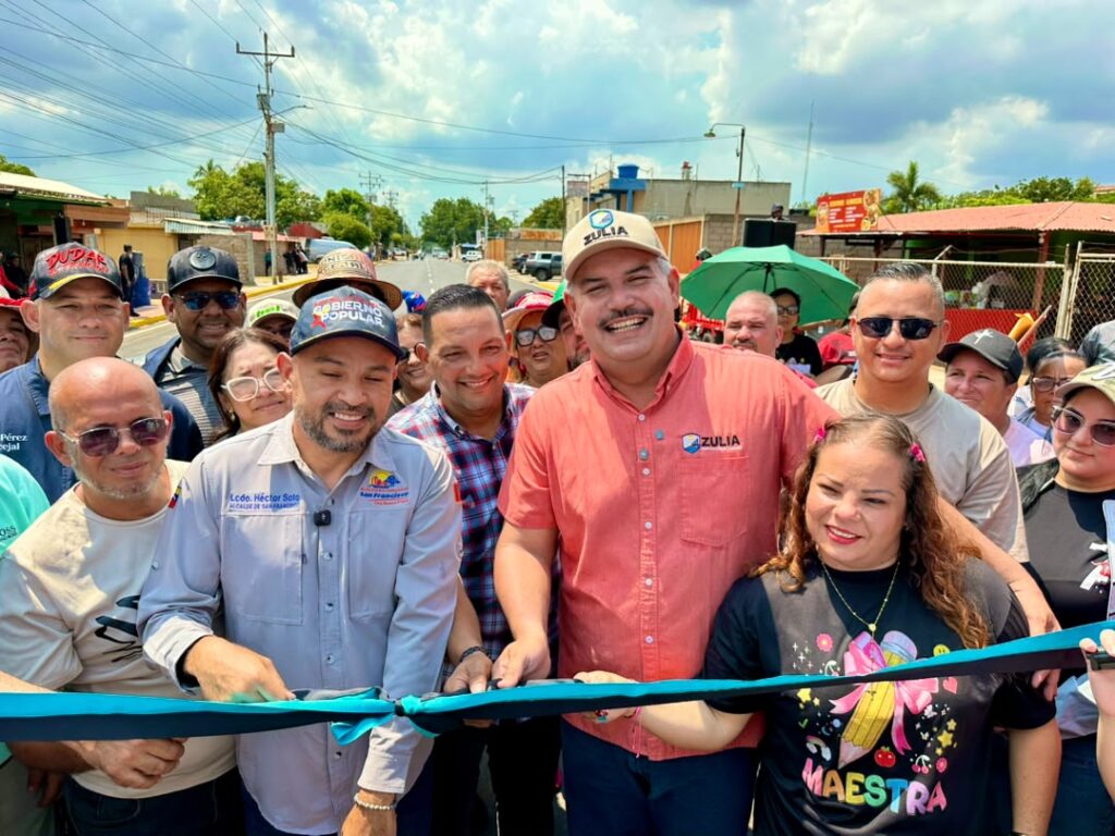 El gobernador Luis Caldera entrega más de 2 km lineales de vialidaden El Bajo, San Francisco