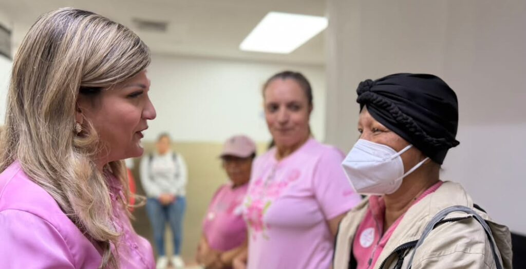 La primera dama Roselyn López de Caldera encabeza jornada de atención especializada a pacientes oncológicos en el Zulia